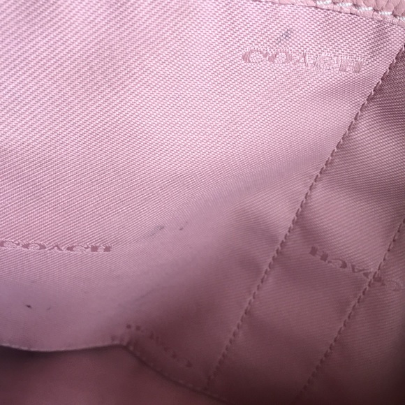 Women’s Coach Pebbled  leather tote . Silver tone  chain link handle. - Picture 8 of 16